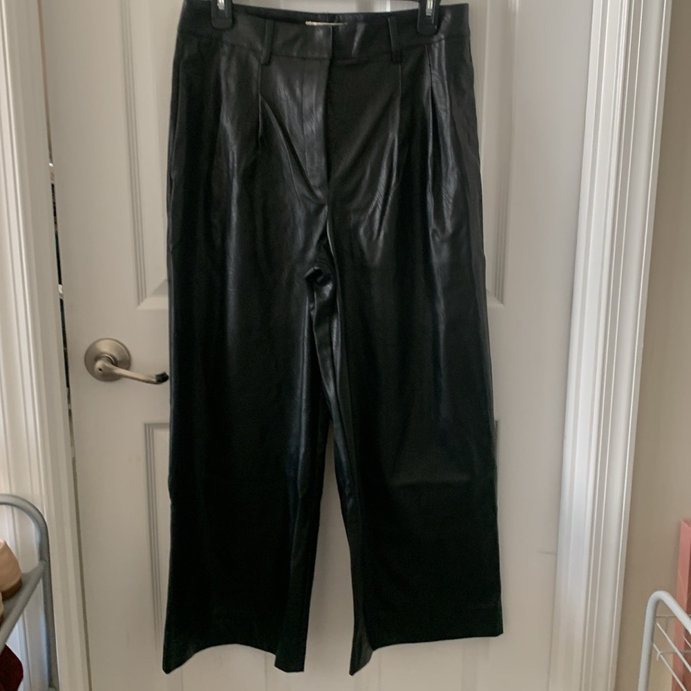 Faux Leather Wide Leg Cropped Pants - Picture 3 of 4